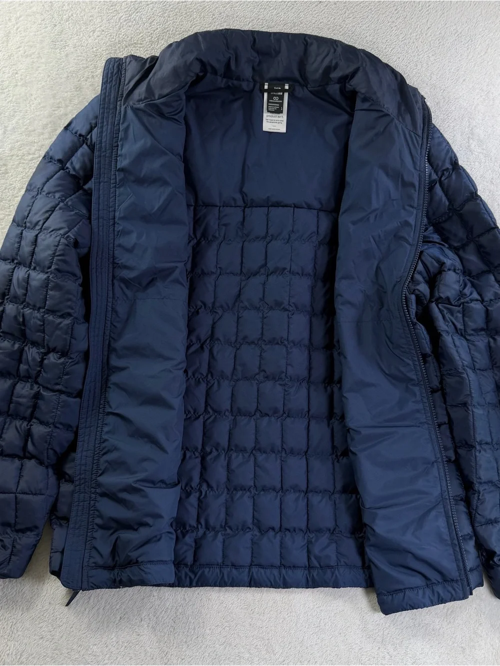 The North Face Men’s Large Circaloft Navy Quilted Lightweight Insulated Jacket